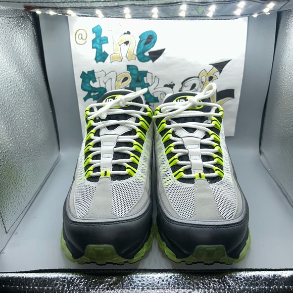 2010 nike air max 24-7 neon